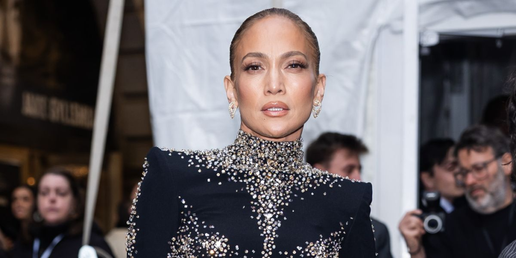 Jennifer Lopez Slams Paparazzi for Getting Too Close to Emme at ‘Othello’ Premiere! 2 Jennifer Lopez