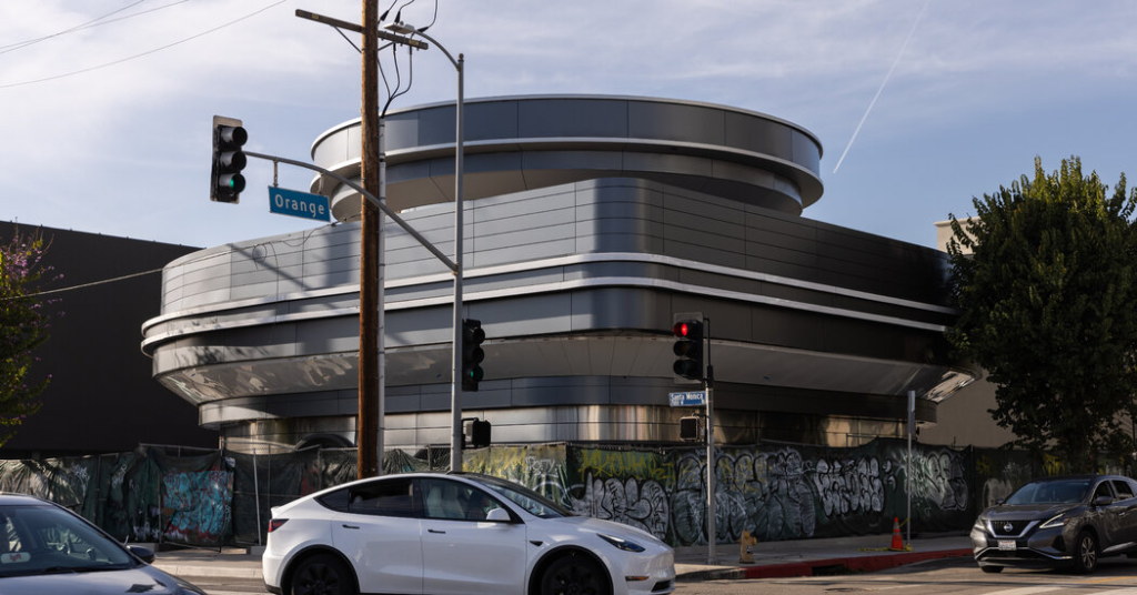 Elon Musk’s Vision for the Perfect Hollywood Experience in Tesla’s High-Tech Diner! 3 image 979